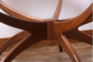 ヴィンテージ家具　北欧ビンテージ　G-plan(ジープラン)　チーク材　スタイリッシュな存在感を放つスパイダーコーヒーテーブル(センターテーブル)