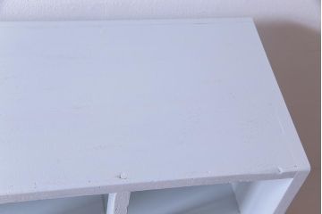リメイク家具　ペイント　シャビーシックな雰囲気がお洒落なガラス入りマス目棚(ディスプレイ棚、飾り棚、陳列棚、店舗什器)(R-032985)