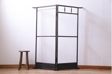 アンティーク雑貨　昭和中期　鶴図柄　フック付き　艶やかな漆塗りが上品な二つ折り衣桁