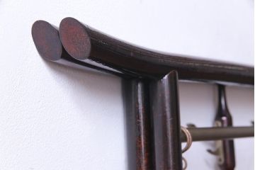アンティーク雑貨　昭和中期　鶴図柄　フック付き　艶やかな漆塗りが上品な二つ折り衣桁
