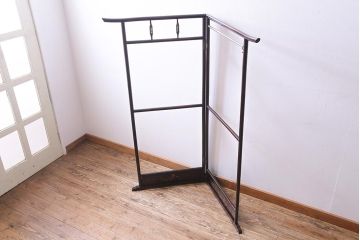 アンティーク雑貨　昭和中期　鶴図柄　フック付き　艶やかな漆塗りが上品な二つ折り衣桁