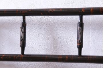 アンティーク雑貨　昭和中期　樹皮の様な模様が美しい上品な衣桁(ハンガーラック)