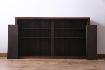 ペイント家具　青みのあるカラーが目を引くレトロな薄型収納棚(戸棚、サイドボード)