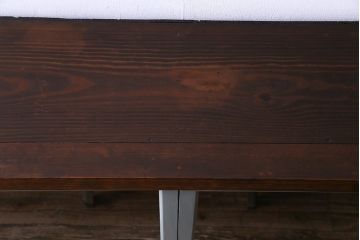 ペイント家具　青みのあるカラーが目を引くレトロな薄型収納棚(戸棚、サイドボード)