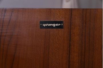 ヴィンテージ家具　イギリスビンテージ　younger社　北欧テイストでスタイリッシュなサイドボード(収納棚)