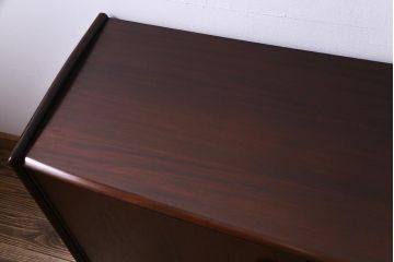 ヴィンテージ家具　イギリスビンテージ　younger社　北欧テイストでスタイリッシュなサイドボード(収納棚)