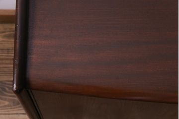 ヴィンテージ家具　イギリスビンテージ　younger社　北欧テイストでスタイリッシュなサイドボード(収納棚)