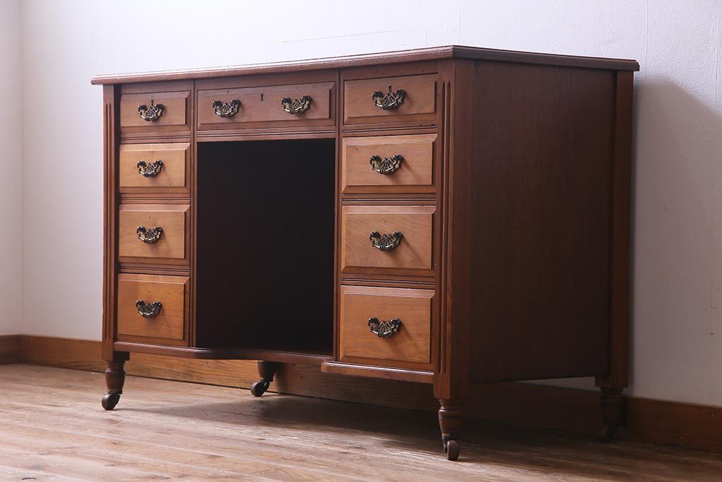 アンティーク家具　フランスアンティーク　ウォールナット材　クラシカルな取っ手がおしゃれなキャスター付きデスク(両袖机)