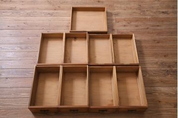 アンティーク家具　フランスアンティーク　ウォールナット材　クラシカルな取っ手がおしゃれなキャスター付きデスク(両袖机)