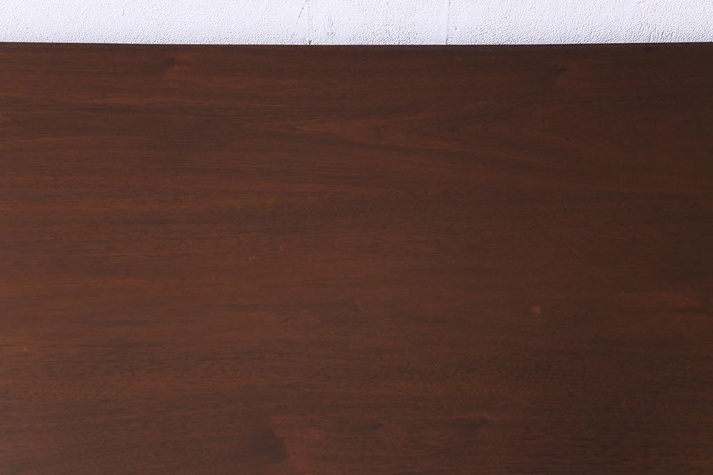 アンティーク家具　フランスアンティーク　ウォールナット材　クラシカルな取っ手がおしゃれなキャスター付きデスク(両袖机)