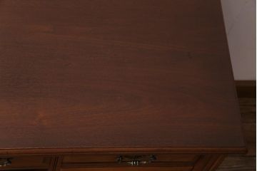 アンティーク家具　フランスアンティーク　ウォールナット材　クラシカルな取っ手がおしゃれなキャスター付きデスク(両袖机)