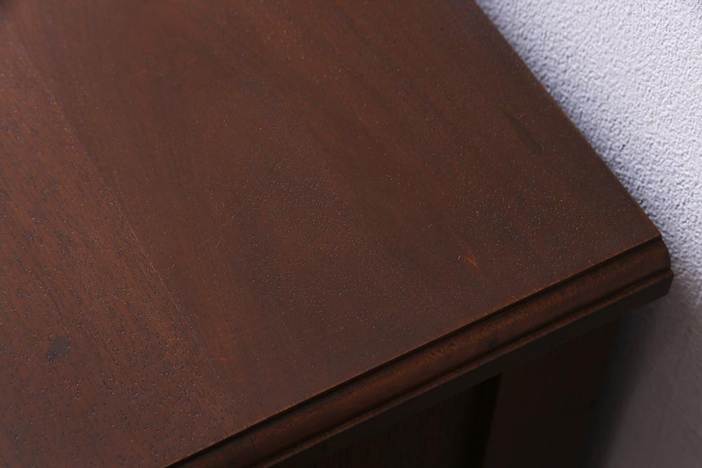 アンティーク家具　フランスアンティーク　ウォールナット材　クラシカルな取っ手がおしゃれなキャスター付きデスク(両袖机)