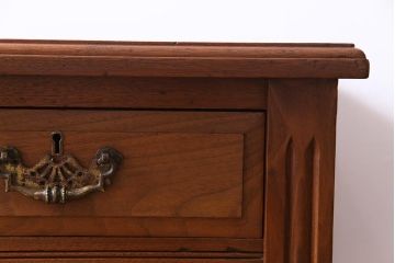 アンティーク家具　フランスアンティーク　ウォールナット材　クラシカルな取っ手がおしゃれなキャスター付きデスク(両袖机)