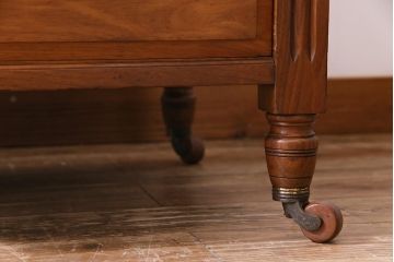 アンティーク家具　フランスアンティーク　ウォールナット材　クラシカルな取っ手がおしゃれなキャスター付きデスク(両袖机)