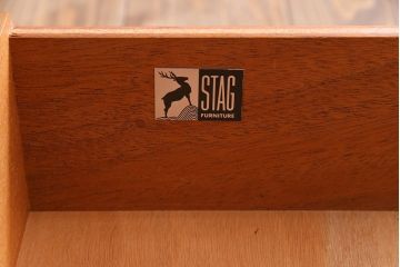 ヴィンテージ家具　イギリスビンテージ　STAG社　チーク材　すっきりとしたシルエットのワークデスク(両袖机、在宅ワーク、在宅用)