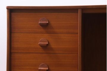 ヴィンテージ家具　イギリスビンテージ　STAG社　チーク材　すっきりとしたシルエットのワークデスク(両袖机、在宅ワーク、在宅用)