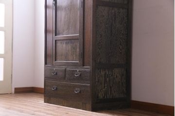 アンティーク家具　大正ロマン　当時物色ガラス　透かしやレリーフが目を引くワードローブ(洋服タンス)
