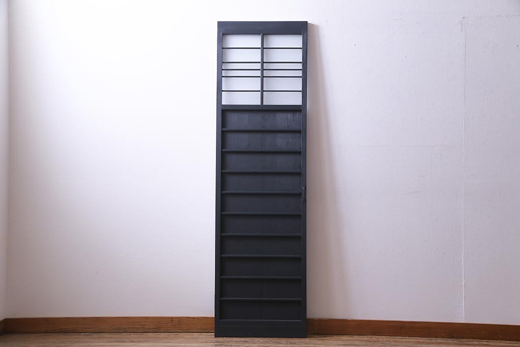 ペイント建具　横桟がアクセントの細身のドア(扉)