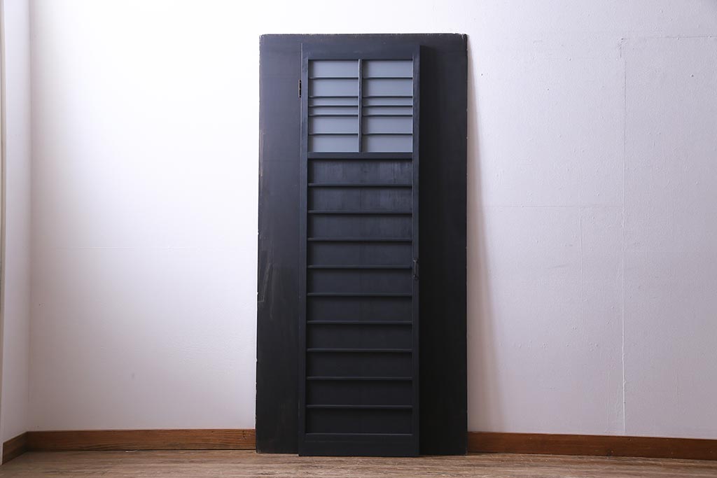 ペイント建具　横桟がアクセントの細身のドア(扉)