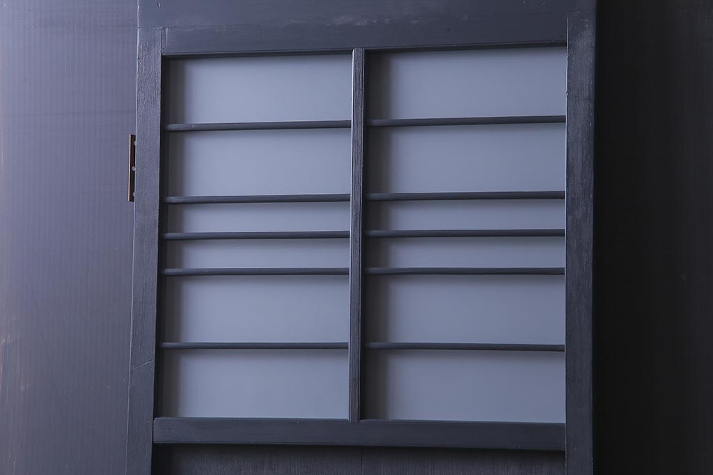 ペイント建具　横桟がアクセントの細身のドア(扉)