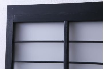 ペイント建具　横桟がアクセントの細身のドア(扉)