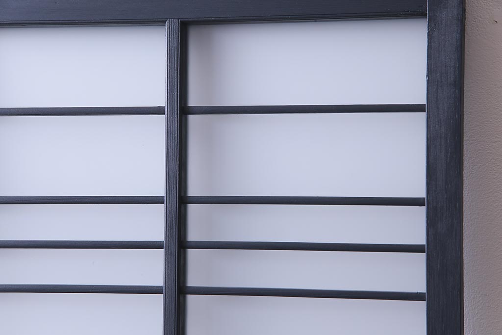 ペイント建具　横桟がアクセントの細身のドア(扉)