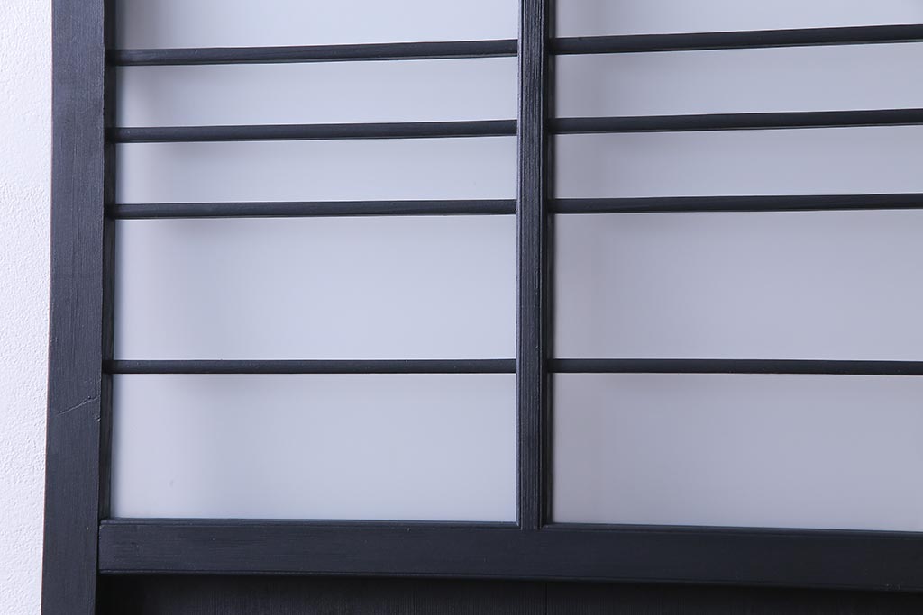 ペイント建具　横桟がアクセントの細身のドア(扉)