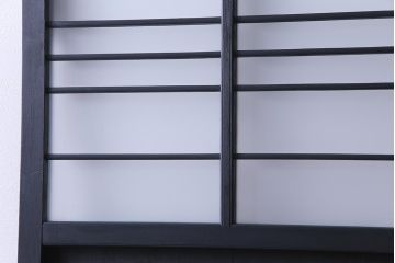 ペイント建具　横桟がアクセントの細身のドア(扉)