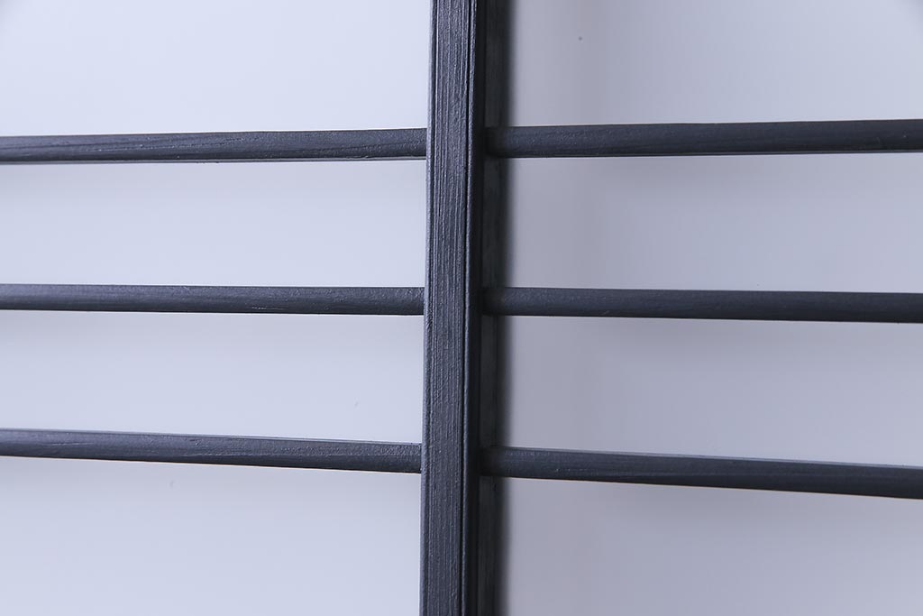 ペイント建具　横桟がアクセントの細身のドア(扉)