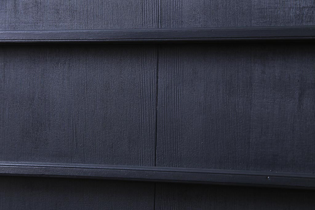 ペイント建具　横桟がアクセントの細身のドア(扉)