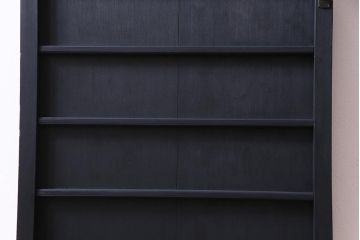 ペイント建具　横桟がアクセントの細身のドア(扉)