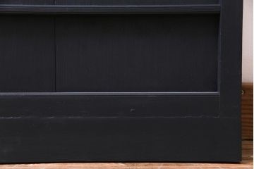 ペイント建具　横桟がアクセントの細身のドア(扉)