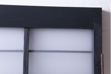 ペイント建具　横桟がアクセントの細身のドア(扉)