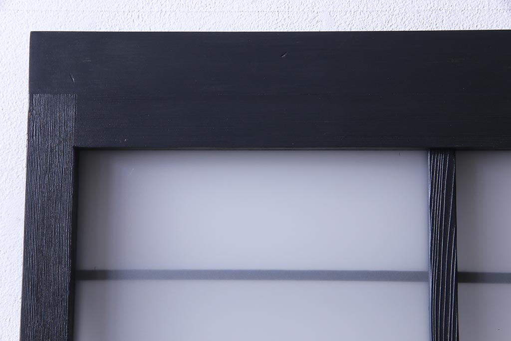 ペイント建具　横桟がアクセントの細身のドア(扉)