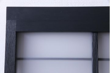 ペイント建具　横桟がアクセントの細身のドア(扉)