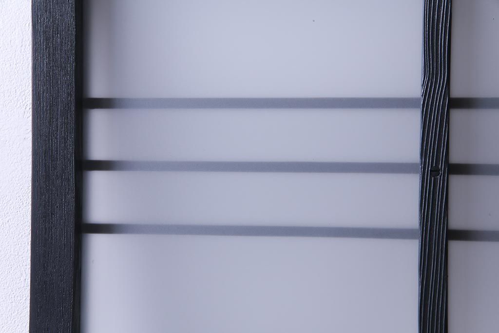 ペイント建具　横桟がアクセントの細身のドア(扉)