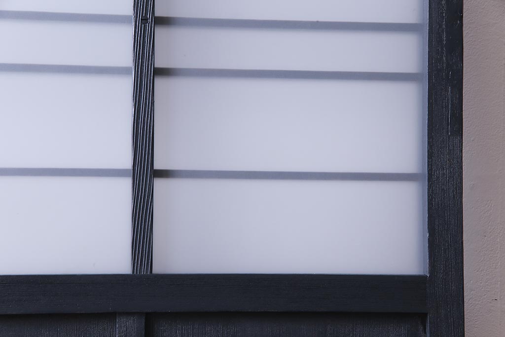 ペイント建具　横桟がアクセントの細身のドア(扉)