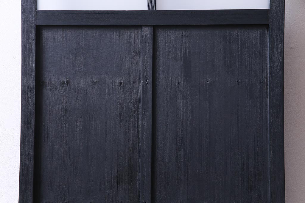 ペイント建具　横桟がアクセントの細身のドア(扉)