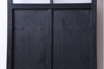 ペイント建具　横桟がアクセントの細身のドア(扉)