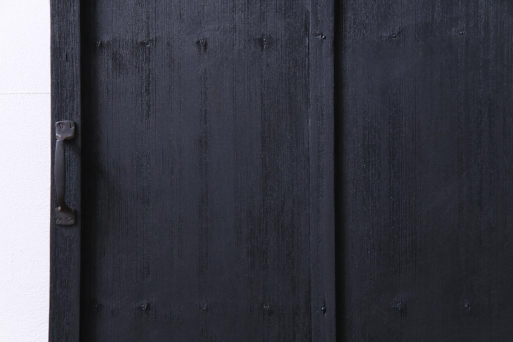 ペイント建具　横桟がアクセントの細身のドア(扉)