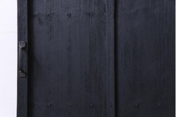 ペイント建具　横桟がアクセントの細身のドア(扉)