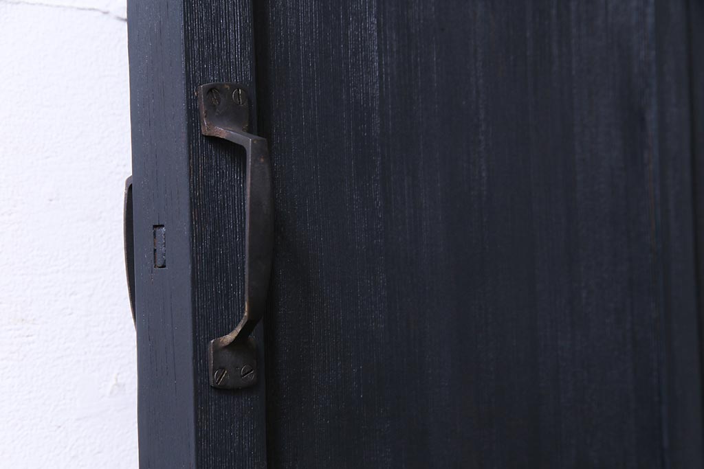 ペイント建具　横桟がアクセントの細身のドア(扉)