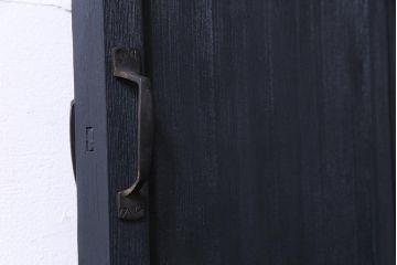 ペイント建具　横桟がアクセントの細身のドア(扉)