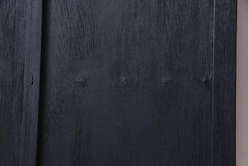 ペイント建具　横桟がアクセントの細身のドア(扉)