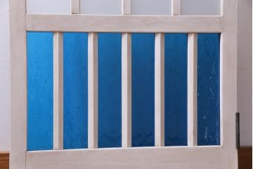 ペイント建具　色ガラス入り　清涼感漂う細身のドア(扉)