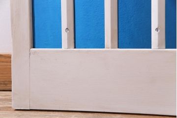 ペイント建具　色ガラス入り　清涼感漂う細身のドア(扉)