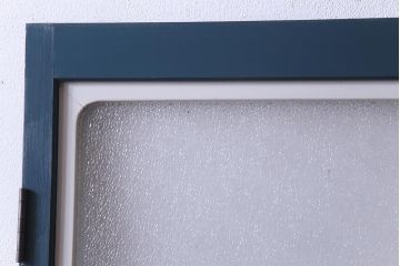 ペイント建具　ダイヤガラス入り　爽やかな色合いのドア(扉)