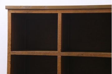 レトロ家具　昭和レトロ　脚付き　素朴な木味が懐かしい雰囲気を醸し出すロッカー(下駄箱、マス目棚)(2)