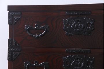 中古美品　伝統民芸家具　岩谷堂箪笥　豊田5号(忍付) 漆塗りの艶と杢目が美しい衣装箪笥(整理箪笥)(定価約45万円)