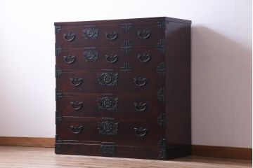中古美品　伝統民芸家具　岩谷堂箪笥　豊田5号(忍付) 漆塗りの艶と杢目が美しい衣装箪笥(整理箪笥)(定価約45万円)